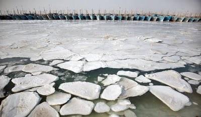 GLI OCEANI RISPONDONO AL MINIMO SOLARE..RAFFREDDANDOSI