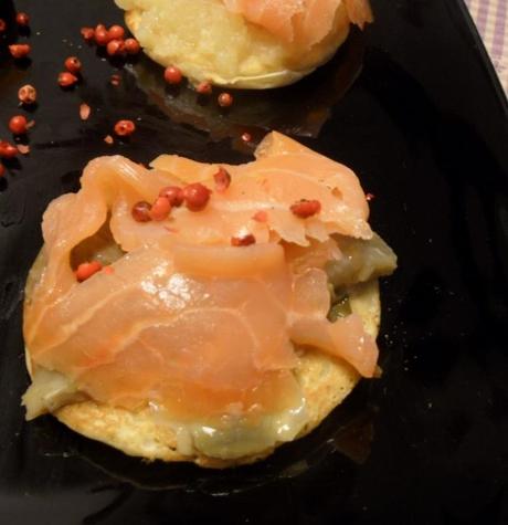 minipancake-con-salmone-e-mousse-di-carciofo