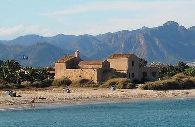 Chiese romaniche dei monaci vittorini nel Meridione sardo di Roberto Coroneo