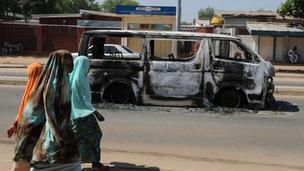 Nigeria: attacchi islamici a caserme e stazioni di polizia, cento morti