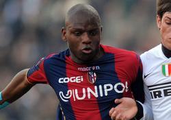 Calciomercato: Napoli-Bologna probabile scambio Mascara per Mudingayi