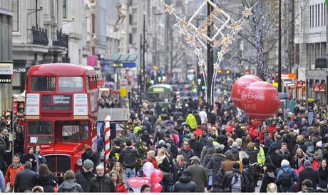 I saldi di San Silvestro: inglesi all'assalto dei negozi