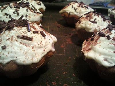 MERRY CHRISTMAS and TIRAMISU CUPCAKES