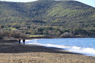 degli scavi archeologici sulla spiaggia di Baratti