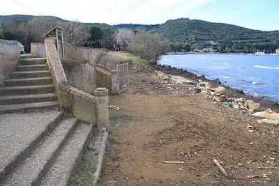 degli scavi archeologici sulla spiaggia di Baratti