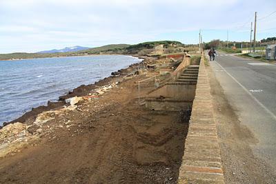 degli scavi archeologici sulla spiaggia di Baratti