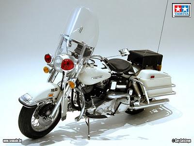 Harley-Davidson FLH 1200 Police Bike 1973 by Sennake (Tamiya)