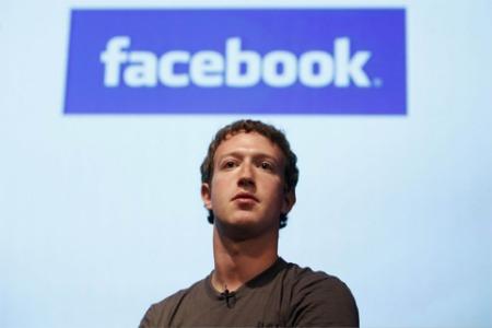 facebook Mark Zuckerberg in vacanza in Vietnam, ma Facebook è bandito