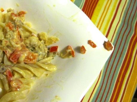 Fusilli di kamut con crema di salsiccia e peperoni