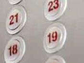 Anziana bloccata Vigilia Natale ascensore