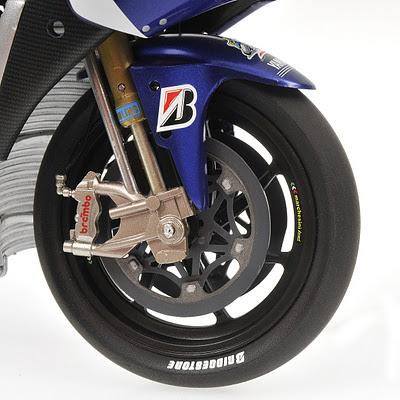 Yamaha YZR-M1 V.Rossi 2010 by Minichamps