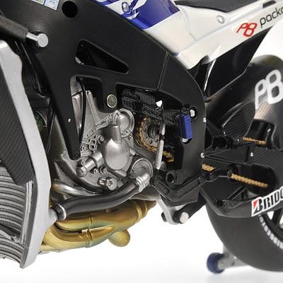 Yamaha YZR-M1 V.Rossi 2010 by Minichamps