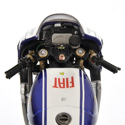 Yamaha YZR-M1 V.Rossi 2010 by Minichamps