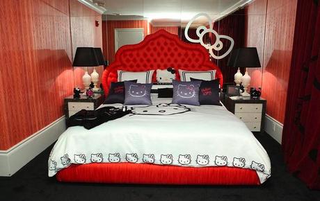 sephora-hello-kitty-noir-hotel-suite-02