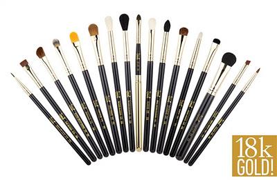 Il lusso ritorna con “Extravaganza 29 Brushes Complete Kit” Sigma!