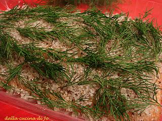 Crostini con salmone marinato all'aneto e kiwi