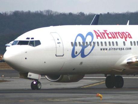 Aereo fuori pista durante l'atterraggio all'aereoporto di Roissy a Parigi: nessun ferito