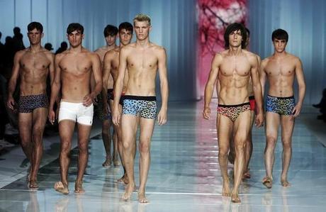 Roberto Cavalli Intimo rosso per uomo? Sì, ma basta mutandoni con le renne!