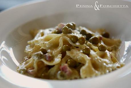 Pasta, panna, piselli e pancetta