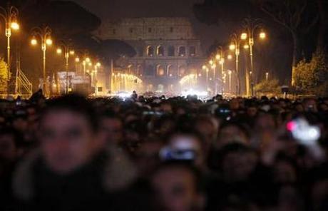 Trecentomila a Roma per la mezzanotte con i Negramaro. Lady Gaga a Times Square, a New York