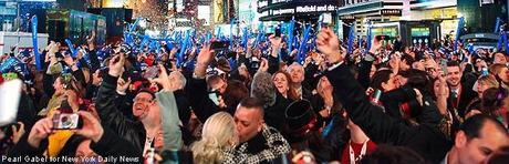 Trecentomila a Roma per la mezzanotte con i Negramaro. Lady Gaga a Times Square, a New York Trecentomila a Roma per la mezzanotte con i Negramaro. Lady Gaga a Times Square, a New York