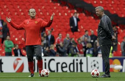 Rooney come Cassano: il centravanti imita Ferguson e lo fa infuriare