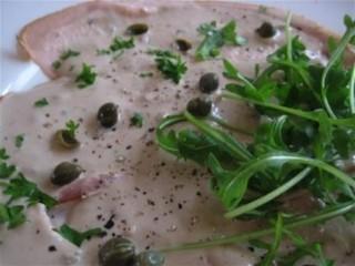 Vitello tonnato caldo