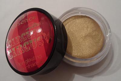 Essence Circus Circus Limited Editionv Review/Recensione + Photos/Foto/Swatches