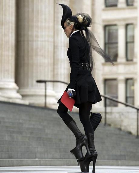 Daphne Guinness, a swan on high heels