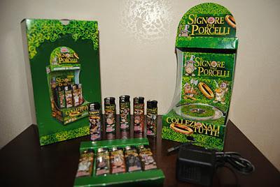 Una serie di accendini ispirati alla parodia de Il Signore dei Porcelli Una serie di accendini ispirati alla parodia de Il Signore dei Porcelli