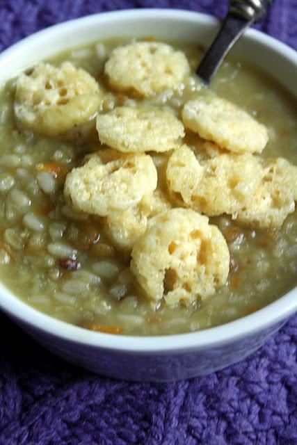 Risotto  con lenticchie e pepite croccanti di parmigiano.