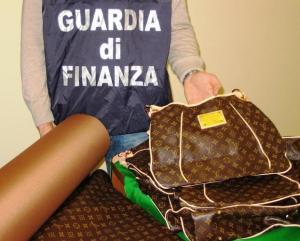 Palermo: sequestrati 50.000 prodotti contraffatti.