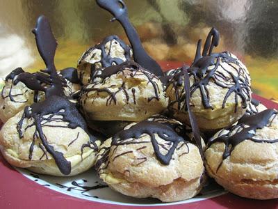 OSSERVARE LA VITA CON I SUOI OCCHI - BIGNE' CON MASCARPONE AL CAFFE' RICOPERTI DI CIOCCOLATO FONDENTE - COFFEE AND CHOCOLATE PROFITEROLES