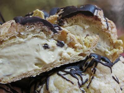 OSSERVARE LA VITA CON I SUOI OCCHI - BIGNE' CON MASCARPONE AL CAFFE' RICOPERTI DI CIOCCOLATO FONDENTE - COFFEE AND CHOCOLATE PROFITEROLES