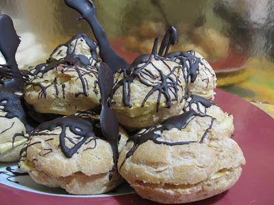 OSSERVARE LA VITA CON I SUOI OCCHI - BIGNE' CON MASCARPONE AL CAFFE' RICOPERTI DI CIOCCOLATO FONDENTE - COFFEE AND CHOCOLATE PROFITEROLES