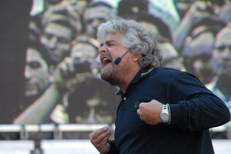 Grillo contro un rappresentante del M5S che difende l’Unità