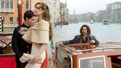 Una affascinante dama e un goffo turista in un thriller veneziano