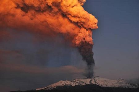 Etna eruzione2012 2 Sull’Etna prima eruzione del 2012