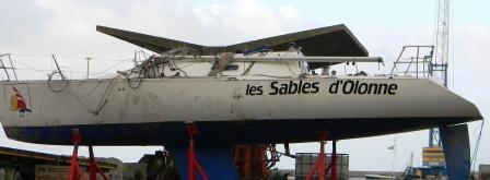 Oristano: indagini internazionali per la misteriosa barca a vela: Les Sables d'Olonne Foto proprietà privata, vietata qualsiasi riproduzione. Mediterranews