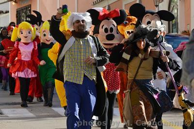 per le strade di Positano la Disney Parade ...