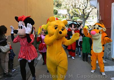 per le strade di Positano la Disney Parade ...