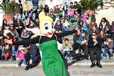 per le strade di Positano la Disney Parade ...