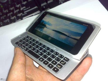 Nokia N9: nuove immagini ne confermano l’esistenza