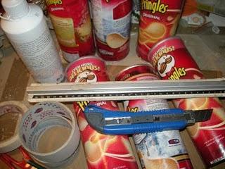 Riciclaggio divertente: la Pringles - cassettiera. Tutorial / Idée récup folle: l'étagère - Pringles. Tutoriel