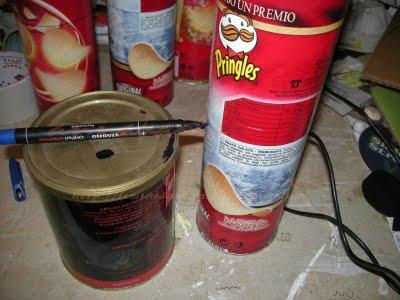 Riciclaggio divertente: la Pringles - cassettiera. Tutorial / Idée récup folle: l'étagère - Pringles. Tutoriel