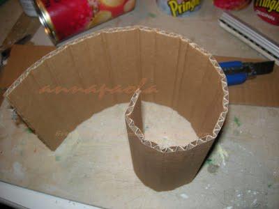 Riciclaggio divertente: la Pringles - cassettiera. Tutorial / Idée récup folle: l'étagère - Pringles. Tutoriel