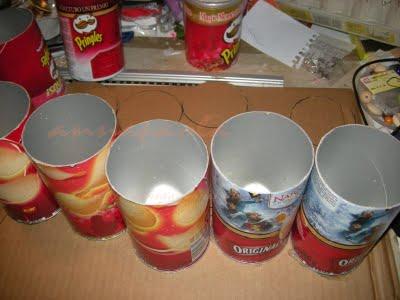 Riciclaggio divertente: la Pringles - cassettiera. Tutorial / Idée récup folle: l'étagère - Pringles. Tutoriel