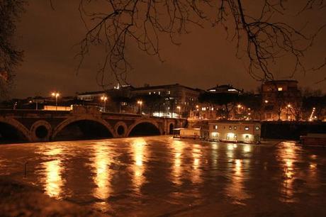 Sfere luminose nel cielo di Ponte Milvio