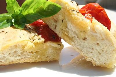 Focaccia ai pomodori e alle zucchine