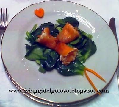 ROSELLINE DI SALMONE SU VALERIANA